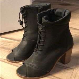 Seychelles adorable open toed lace up bootie
